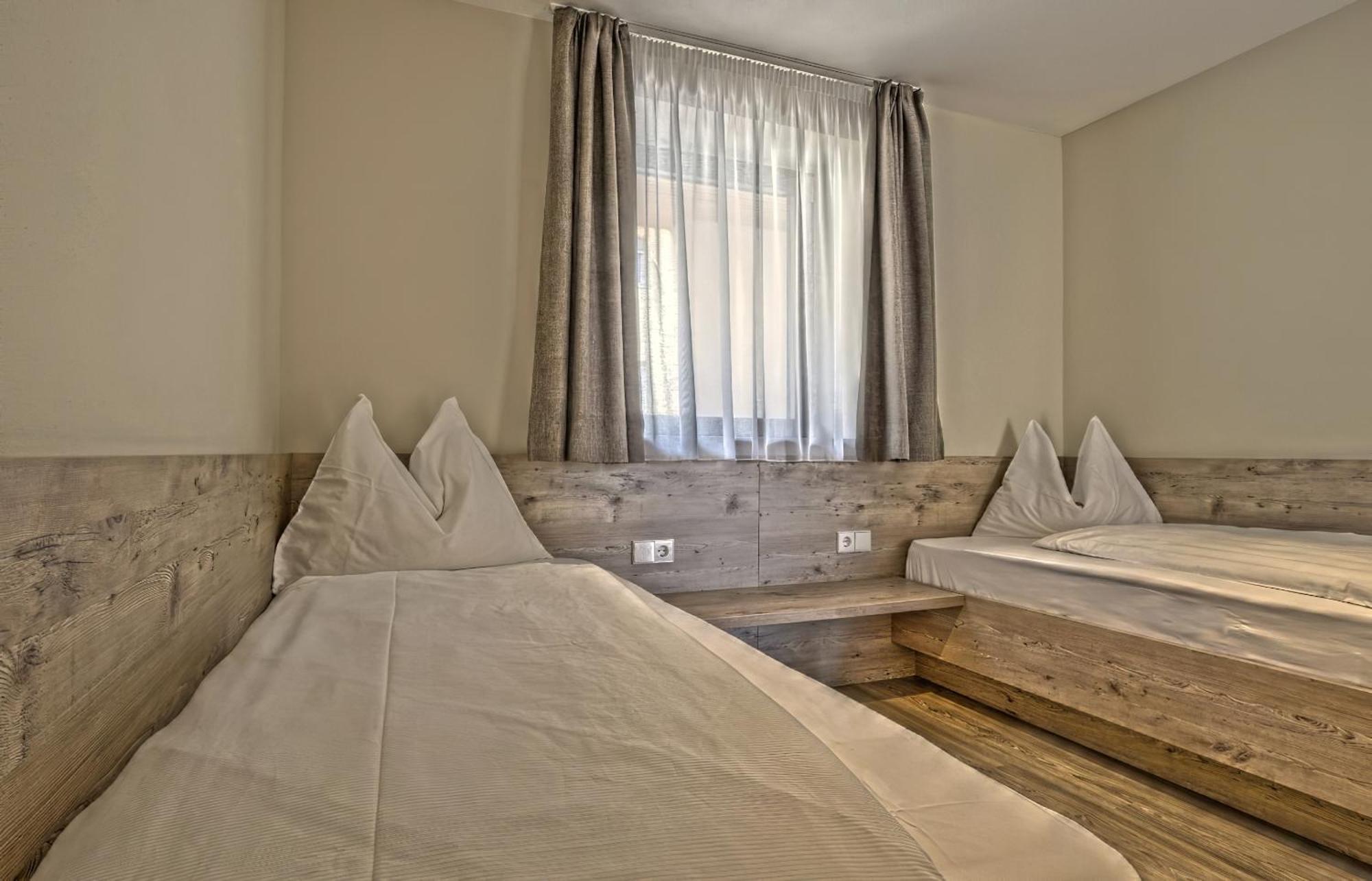 B&B Boutique Hotel Burgund 帕尔奇内斯 外观 照片